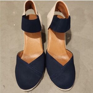 Tommy Bahama Amalia Navy Wedge
Women's Shoes Sandals Size 8M